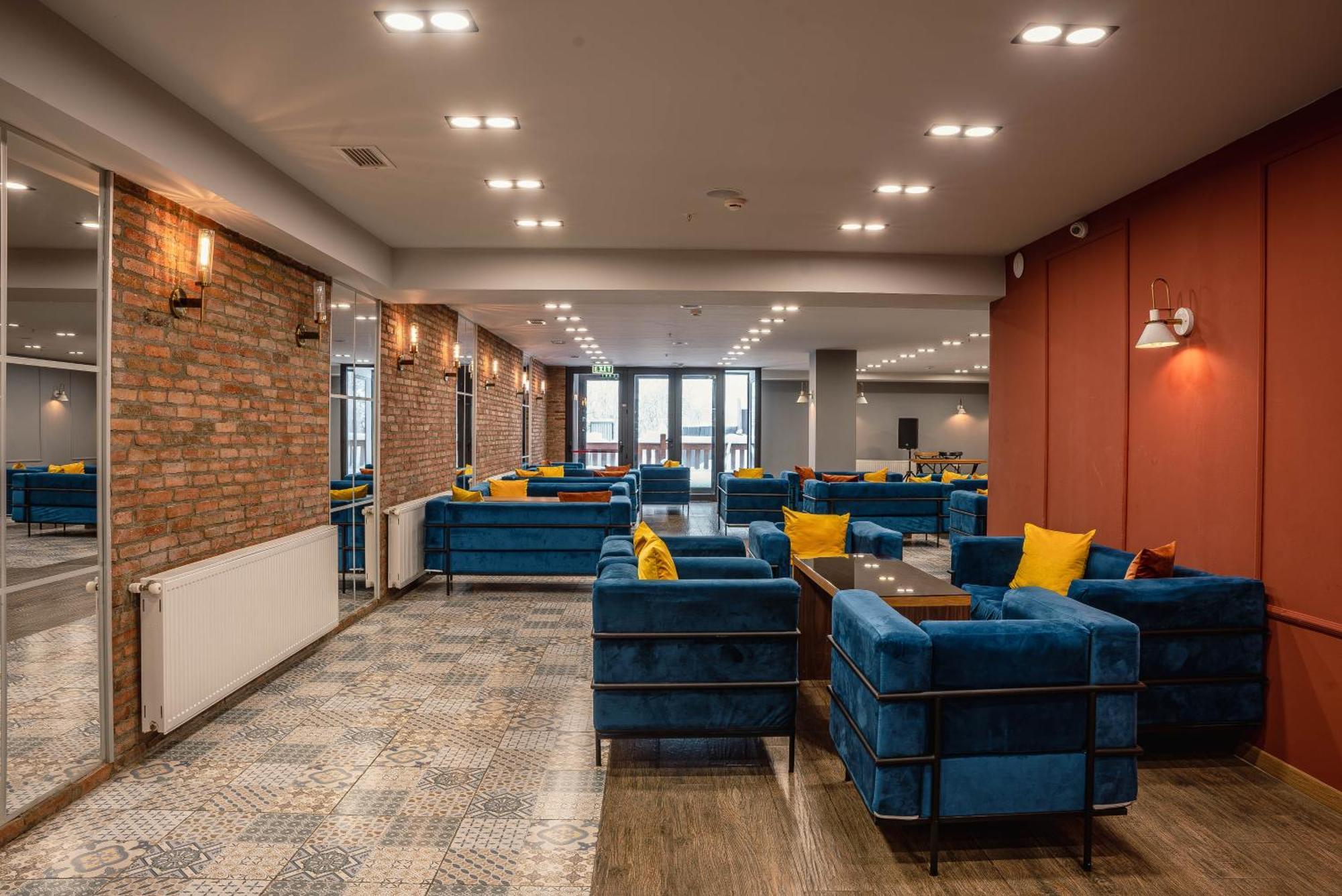 Gudauri Inn Luaran gambar The interior of the business lounge at the airport