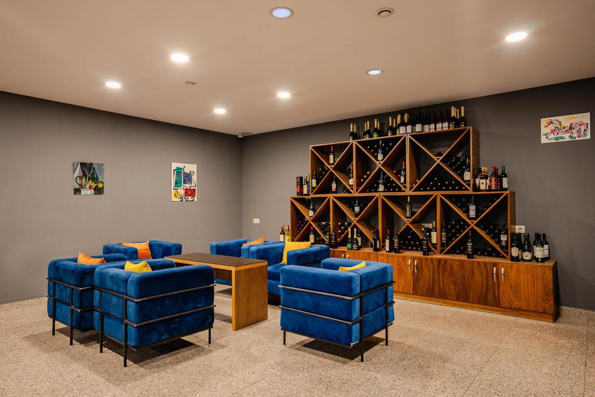 Gudauri Inn Luaran gambar Wine tasting room